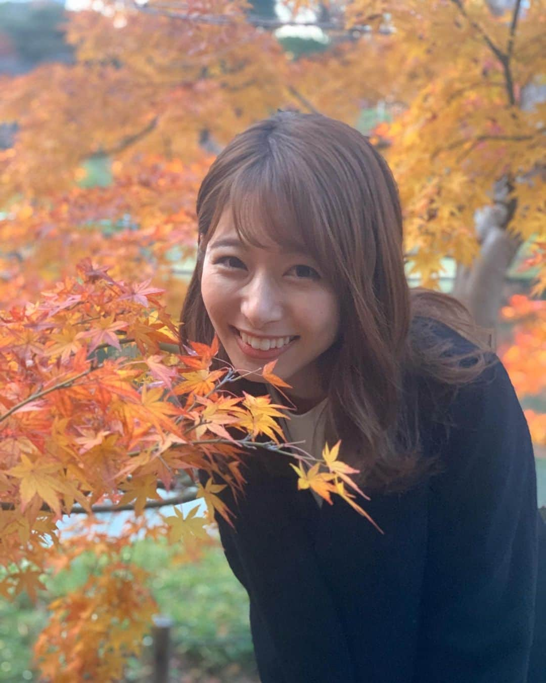 海老原優香さんのインスタグラム写真 - (海老原優香Instagram)「取材先で綺麗な紅葉を発見！  #小石川後楽園  #紅葉#🍁 #ようやく見頃になってきたみたいです」12月5日 17時45分 - ebioffi