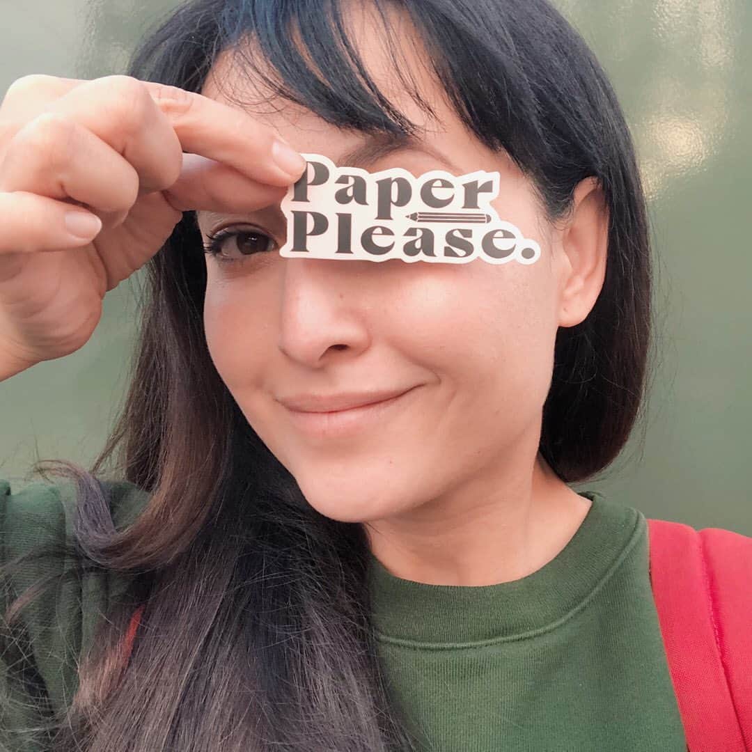 のインスタグラム：「Thank you truly to all the shoppers that shopped small yesterday. It was our best day yet. You not only help creatives like me but you actually help so much more. Here are some facts for you: +For every $100 you spend at local businesses, $68 will stay in the community. + Local business are more likely to utilize other local services +Local businesses are owned and operated by your neighbors!  They care about and are invested in the well-being of your community and its future. +Supporting local businesses is good for the environment because they often have a smaller carbon footprint than larger companies. We work hard to find things that will excite you as much as it does us. And to see you keep coming back means more to us than you would ever know. Thank you for supporting @newmoonpapergoods and @paperpleaseshop and me! You are making my dreams come true. * * 昨日はスモールビジネスサタディーでローカルに買い物をしてくれた皆さん、本当にありがとうございました。売り上げ一番最高の日でした。あなたは私のようなクリエイティブを助けるだけでなく、実際に多くを助けられてます。 いくつかの事実を教えますね： +地元の企業で100ドルを費やすごとに、68ドルがコミュニティに滞在します。 +ローカルビジネスは、他のローカルサービスを利用する可能性が高い +地元の企業は、あなたの隣人によって所有され、運営されています! 彼らはあなたのコミュニティとその将来の幸福を気にし、投資されています。 +大企業よりもカーボンフットプリントが小さいことが多いため、現地企業の支援は環境に良い。 私たちは、私たちと同じくらいあなたを興奮させるものを見つけるために懸命に働きます。お客さんが戻ってくるのを見ると、皆んなが思っている以上に感謝しています。 @newmoonpapergoodsと@paperpleaseshopと私をサポートしてくれてありがとう!あなたは私の夢を実現させている。 #shopsmall #shoplocal #shop #local #smallbusinesssaturday #americanexpress #amex #paperpleaseshop #newmoonpaper #newmoonpapergoods #dreamer #dreamcomingtrue #passion #passionate #paperlover」