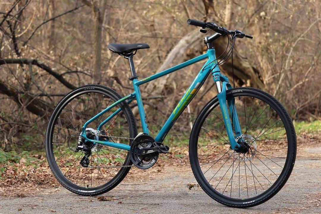 Fuji Bikesさんのインスタグラム写真 - (Fuji BikesInstagram)「Fuji Traverse: your flat bar, quick handling, anywhere-ya-wanna go bike. ⁣ ⁣ The Traverse line up features:⁣ - disc brakes⁣ - front suspension⁣ - comfort features baked in⁣ - Shimano drivetrains⁣ - an upright riding position⁣ - a step thru frame option⁣ ⁣ ⁣ ⁣ ⁣ ⁣ ⁣ ⁣ ⁣ ⁣ ⁣ #fujibikes #morefunonafuji #fujitraverse #bikepath #bikelanes #commutebybike #railtrail」12月6日 3時08分 - fujibikes