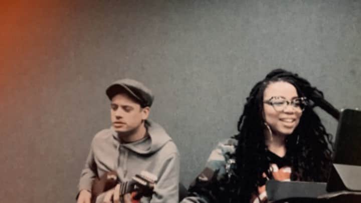 カミラ・マーシャルのインスタグラム：「“SONG SUGGESTIONS FROM FRIENDS AND MY MOM” ✨ PAY DEARLY//@johnnyswim ✨ This TUNE was PICKED for ME by one of M’BEST @edenespinosa. I LOVE this song and I’m OBSESSED with Abner’s VOCAL on it. I called my PAL @crik_earlson and he learned it lightning speed and we just did it.  In my heart, I wanted to do a MILLION takes to get it JUST RIGHT, but I really am using THIS SERIES as an EXERCISE to get out of my head. Just LEARN the tune and SING from your HEART Kamilah. (Yes, I’m talking to myself😝) #dontoverthinkit #giveyourselfabreak #happinessis #womenwithsoul #soulsingers #guitarplayer」
