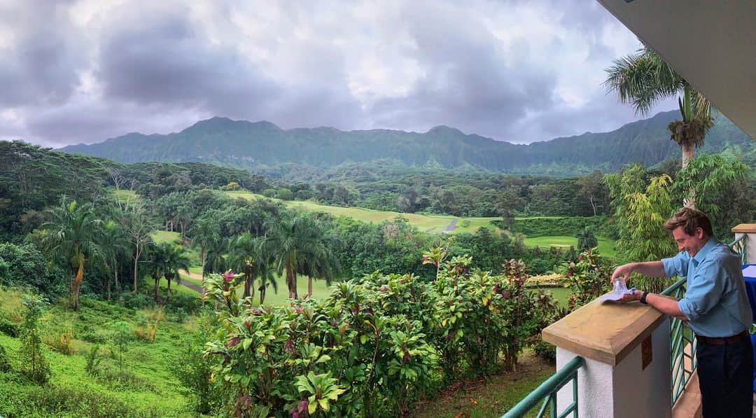 アーミー・ハマーのインスタグラム：「My office has a better view than your office.」