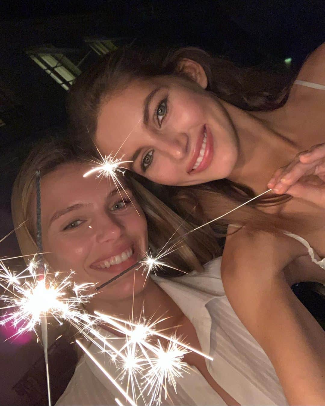 ヴァレリー・カウフマンのインスタグラム：「Happiest birthday to the most badass best friend in the world!To someone who is smart,funny ,beautiful and reminds me a lot of myself!hope your day as amazing as we are 💃🏻❤️」