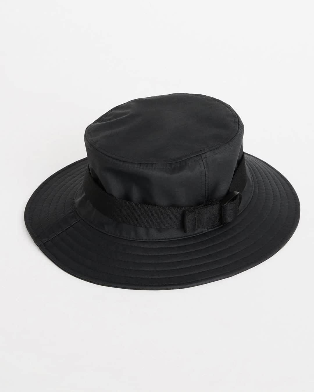 ウォントのインスタグラム：「Ready for anything and adaptable to your travels—meet MacArthur, the ultimate roll-up and go hat, made in collaboration with @larose_paris. #wantlesessentiels #laroseparis #econyl #hats」