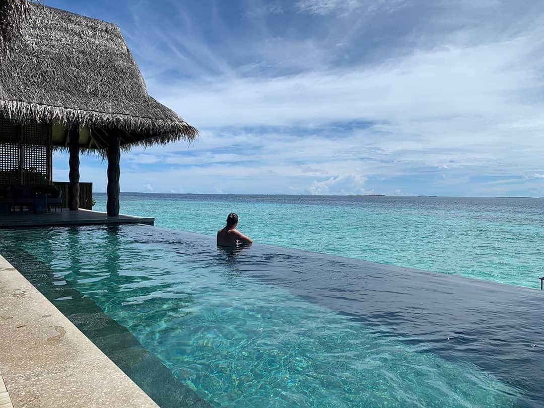 キルステン・フリプケンスのインスタグラム：「Definition of P A R A D I S E 🏝 😍 #holidays #outofoffice #paradise #rechargingbatteries #nofilter #joalimaldives」
