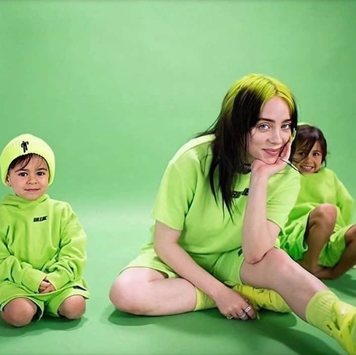 Teen Vogueさんのインスタグラム写真 - (Teen VogueInstagram)「"I don't want anything to be limited. I didn't want anyone to feel like they couldn't get the clothes that they wanted." 💚 At the link in bio, @billieeilish opens up about wearing "boys" clothes and creating a kids' clothing line (plus, watch her brand new music video for #xanny!)」12月6日 4時00分 - teenvogue