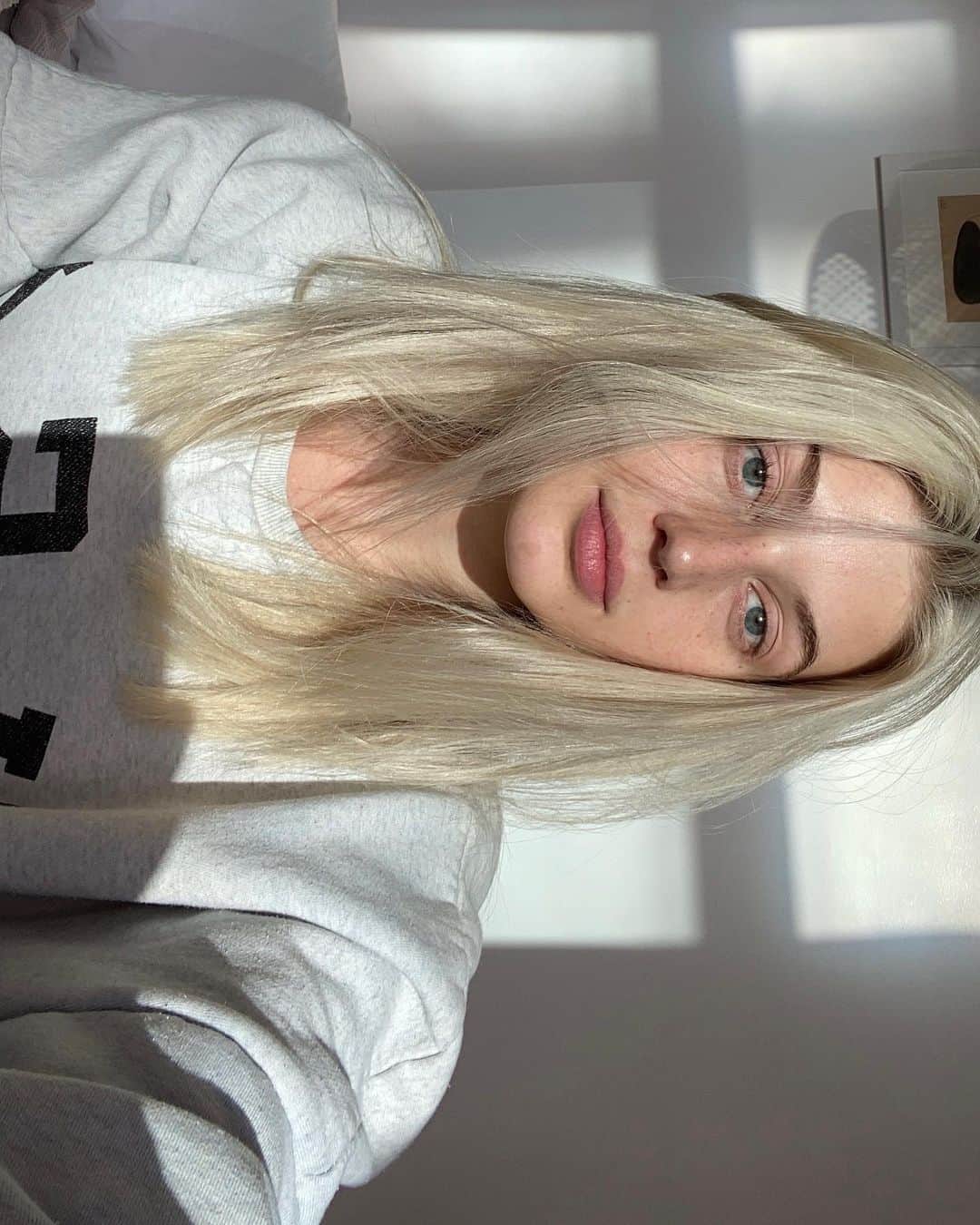のインスタグラム：「My hair is the love child of Liz🎨 & Liz✂️」