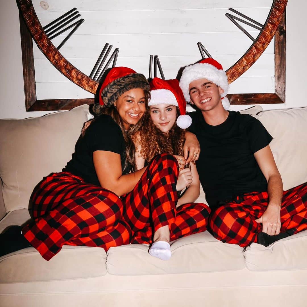 Nia Sioux Frazierさんのインスタグラム写真 - (Nia Sioux FrazierInstagram)「Can you tell we are ready for the holidays?」12月6日 4時05分 - niasioux