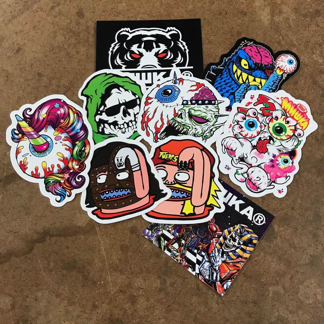 ミシカさんのインスタグラム写真 - (ミシカInstagram)「It’s Sticker Mania at Mishka HQ! All the stickers we made for DCON, from @kalaka_toys to @grapebrain_rage they are all now available at link in bio 👉 @mishkagram Tell us your favorite #mishka #sticker in the comments」12月6日 4時05分 - mishkagram