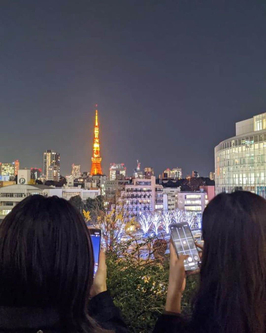 Shiho Sasakiさんのインスタグラム写真 - (Shiho SasakiInstagram)「昨日は @google さんの本社にお邪魔してきました✨ 新しいgoogle pixel4の素晴らしさに感動🥺 良いところを上げ始めたらキリがないけど、中でもお気に入りの機能は 夜景モードの鮮明さ🌌 星空も綺麗に撮れるみたいだから、今度挑戦してみようかな💫 この時期の街のイルミネーションも綺麗に撮れる事間違いなしだよ📸 #pixelで撮影#team_pixel#baroque_pixel」12月5日 19時34分 - shihomurata0718