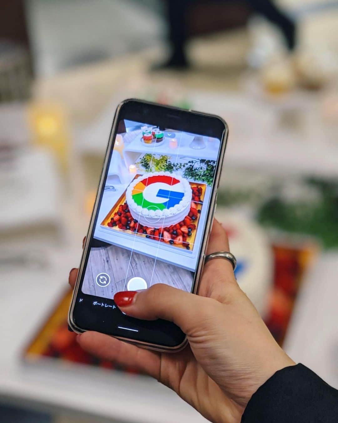 Shiho Sasakiのインスタグラム：「昨日は @google さんの本社にお邪魔してきました✨ 新しいgoogle pixel4の素晴らしさに感動🥺 良いところを上げ始めたらキリがないけど、中でもお気に入りの機能は 夜景モードの鮮明さ🌌 星空も綺麗に撮れるみたいだから、今度挑戦してみようかな💫 この時期の街のイルミネーションも綺麗に撮れる事間違いなしだよ📸 #pixelで撮影#team_pixel#baroque_pixel」