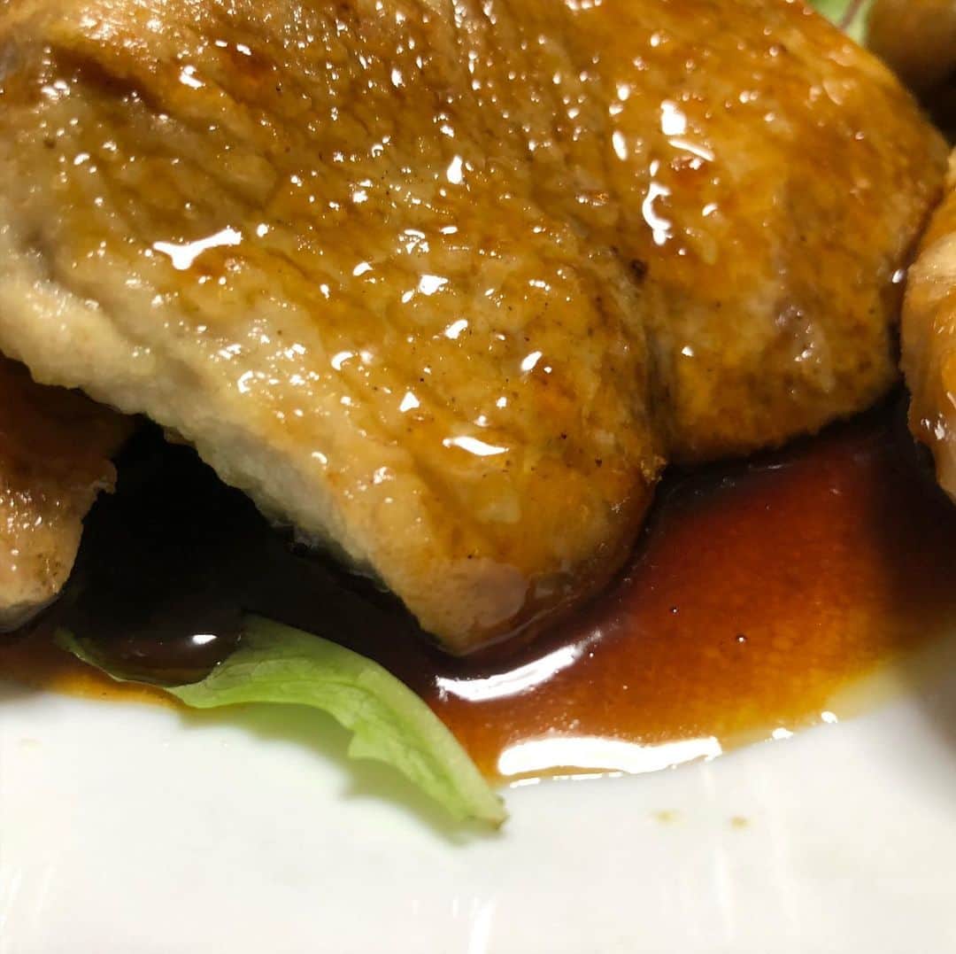 人時のインスタグラム：「サメのソテー。栄養価高いらしいです♫」