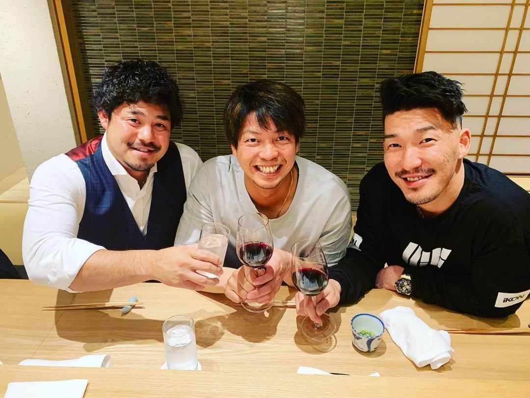 梶谷隆幸さんのインスタグラム写真 - (梶谷隆幸Instagram)「大阪来ました！白崎くんこんばんわ。」12月5日 19時49分 - kjtn8228