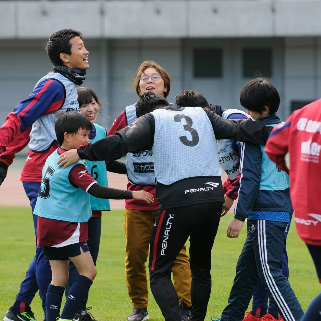 ファジアーノ岡山さんのインスタグラム写真 - (ファジアーノ岡山Instagram)「﻿﻿﻿ 【Throwback 2019ファン感 ②】﻿﻿﻿ ﻿﻿﻿ 選手たちの各場所での﻿様子📸✨﻿﻿﻿﻿ 「ウォーキングサッカー」編😄🎉﻿﻿﻿ ﻿﻿﻿﻿ #ファジアーノ岡山﻿﻿﻿ #fagianookayama﻿﻿﻿ #fagiano #okayama ﻿#🍑 #🍡﻿﻿﻿ #2019 #ファン感謝デー #ファン感﻿﻿﻿ #感謝 #thankyou #ありがとう #thx﻿﻿﻿ #嬉しい #楽しい #大好き﻿ #😆🙌✨﻿﻿ #ウォーキングサッカー #⚽﻿﻿ #子どもたちに夢を #🏟」12月5日 19時45分 - fagianookayama