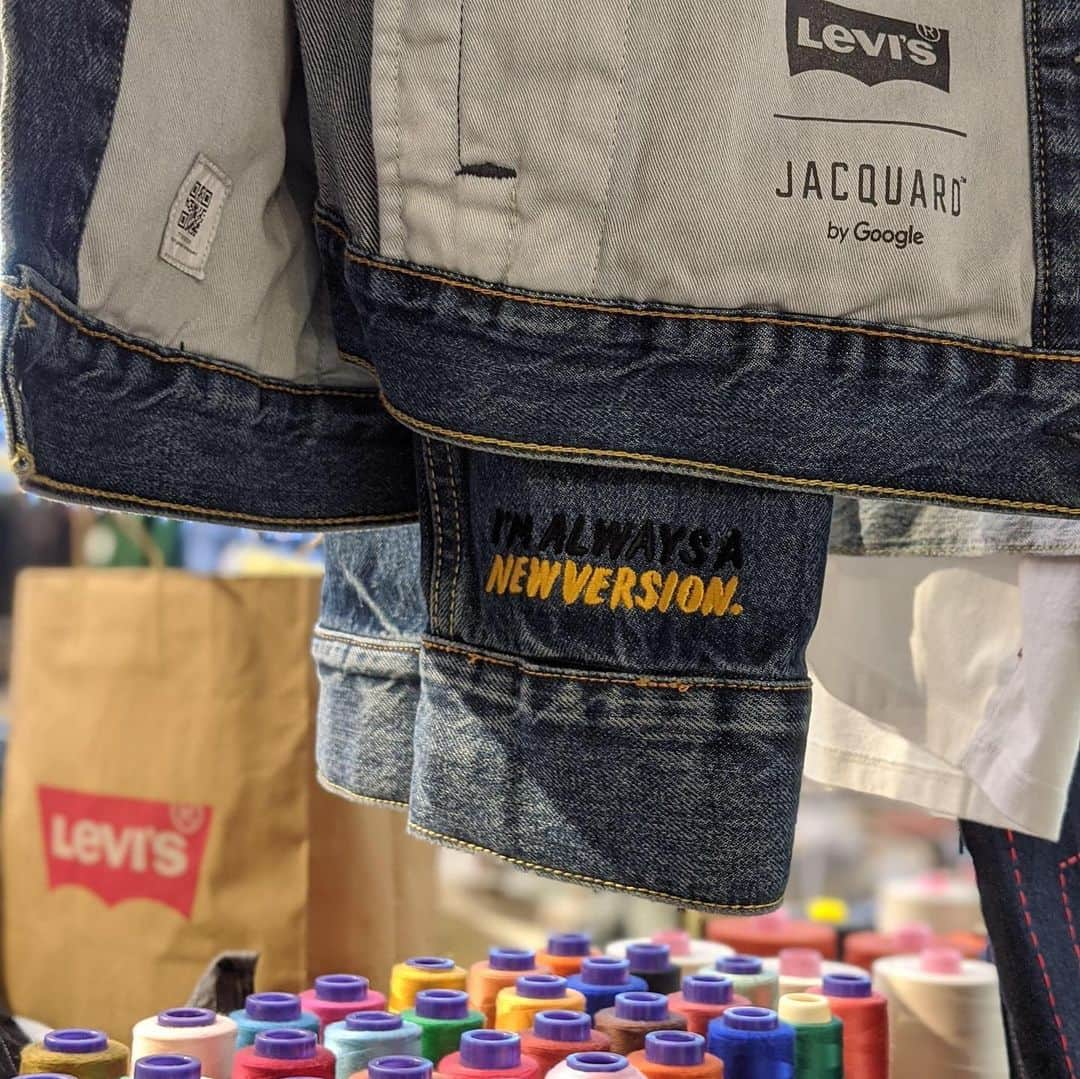 関根正悟さんのインスタグラム写真 - (関根正悟Instagram)「“Levi’s®︎ x Shogo Sekine” ・ 原宿の旗艦店・新宿店・大阪心斎橋店にあるLevi’s®︎さんのテイラーショップ ”The Levi’s®︎ Tailor Shop”のお力をお借りして、僕の描いたデザインなどをLevi’s®︎のデニムアイテムに刺繍ができるサービスがスタート😳👖🔥感動。 ・ 第一弾は４種類の刺繍デザインから選べます。 刺繍を入れたい場所は専属のスタッフと相談しながら好きな場所に入れてもらえます😌お尻のポッケでも、肩、襟裏でも。デザインは今後続々増えますん⤴️ ・ POINT☝️ 刺繍ができる条件は２パターン🤔 ・ 1️⃣ Googleと開発したトラッカージャケット『JACGUARD by Google』を購入して頂く。候補から１デザイン選んで頂き無料で刺繍できます✌️（追加は1点¥3,000） ・ ・ 2️⃣ 原宿・新宿・大阪の店舗で購入したリーバイス商品（ジャケットでもパンツでも）を対象とし、刺繍は1点¥3,000からできます✌️（一年以内のレシートがあれば購入済みのリーバイス商品持ち込みも可） ・ ・ よりデニムに愛着を持ってもらうこの刺繍プロジェクト👖着ては飽きて売るとかではなく、持続的に自分の洋服を愛していくキッカケになったら嬉しいな😌ワッペン貼ったり刺繍するだけで一気に愛着が湧く不思議さ。体感して欲しい〜 ・ ・ #LEVIS #リーバイス #levisjacquard #levistaylorshop #denim #デニム #刺繍 #embroidery  #shogosekine #気になった方は何れかのお店へお気軽に　😌」12月5日 20時05分 - shogosekine0319