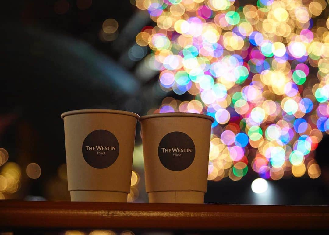 THE WESTIN TOKYO | ウェスティンホテル東京さんのインスタグラム写真 - (THE WESTIN TOKYO | ウェスティンホテル東京Instagram)「恵比寿ガーデンプレイス時計広場で開催中の、本場のクリスマスマーケットをイメージしたクリスマスマルシェにて、「The Westin Food Truck」が寒い季節にぴったりの温かいメニューをご用意して皆様をお待ちしています🚚  総料理長が手掛ける特製ビーフカレー、広東料理「龍天門」特製牛バララーメン、スパイス香るホットワインや濃厚ホットチョコレートをご提供しています😋  クリスマスのきらめきに彩られた恵比寿で、ウェスティンホテル東京ならではのこだわりのメニューをお楽しみください🎄 詳細はプロフィールの🔗リンクより👉👉 ...... The festive season is upon us here at Yebisu!🎄 Visit Yebisu Garden Place this December to experience one of the most popular winter illuminations in Tokyo. Bask in the holiday spirit with a romantic light-up, the gorgeous Baccarat crystal chandelier and the European Christmas market featuring our first Westin Food Truck!🚚😋 Warm your spirit with our line-up of limited-edition delights such as Ryutenmon’s secret beef brisket noodles, Executive Chef’s signature beef curry as well as our hearty hot chocolate and mulled wine perfect for this festive season✨  Christmas Marche: 11.2 (Sat) - 12.25 (Wed) 12:00 - 20:00 @yebisu_garden_place ...... #ウィスティン東京 #ホテル #東京 #クリスマス #クリスマスマルシェ #イルミネーション #WestinTokyo #Christmas #xmas #christmasmarket #christmastime #christmas2019 #christmaslights  #風物詩 #冬 #クリスマス #フェスティブ #煌びやか #夜景 #ラグジュアリー #ホテル #illumination #恵比寿 #nightview #winter」12月5日 20時04分 - westintokyo