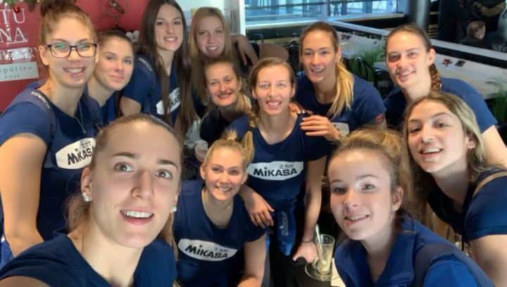 ミア・イエルコフのインスタグラム：「From Riga with ❤️ love #teamBRSE Thank you 😉」