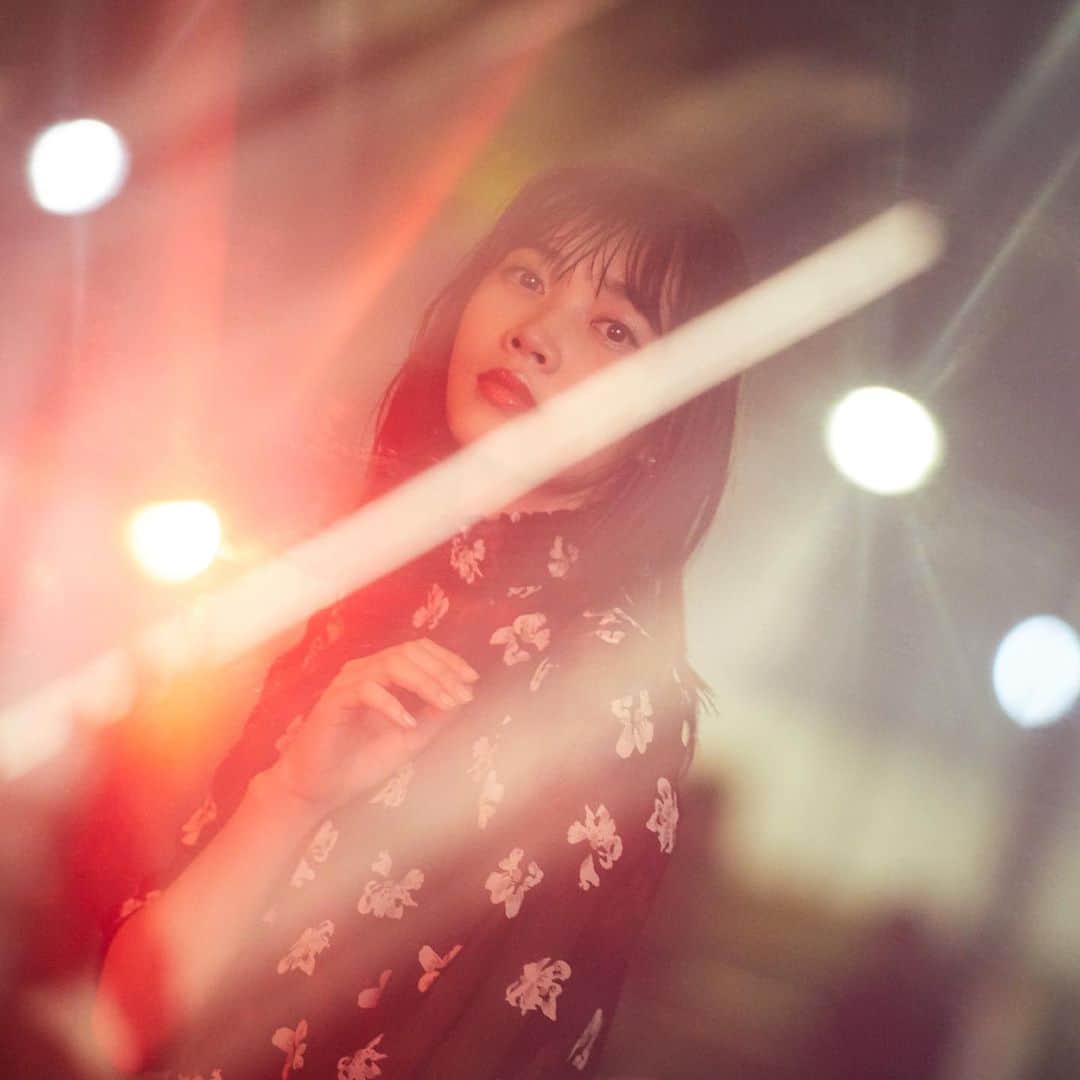 OPERA公式さんのインスタグラム写真 - (OPERA公式Instagram)「＜COLOR STORY＞東京の街と、そこに瞬く光 揺れるネオンサインの赤リップのカラーストーリー  OPERA LIP TINT LIMITED COLOR 105 ルーセントレッド  あなたはどのカラーストーリが好き？ プロフィールリンクからスペシャルサイトをチェック✅  #唇にゆれる赤 #オペラリップティント #リップティント #LIPTINT #オペラシアーリップカラー #SHEERLIPCOLOR #operacosmetics」12月5日 20時14分 - opera_cosmetics