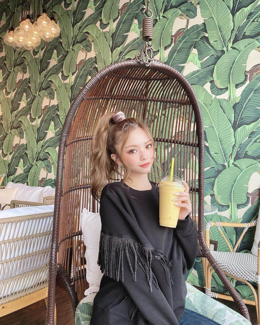 桜井美悠（みゆみゆ）さんのインスタグラム写真 - (桜井美悠（みゆみゆ）Instagram)「. LAで行ったCafe🍌🍎🍓 . スムージーだいすき☺️ .」12月5日 20時54分 - miyumiyu1112