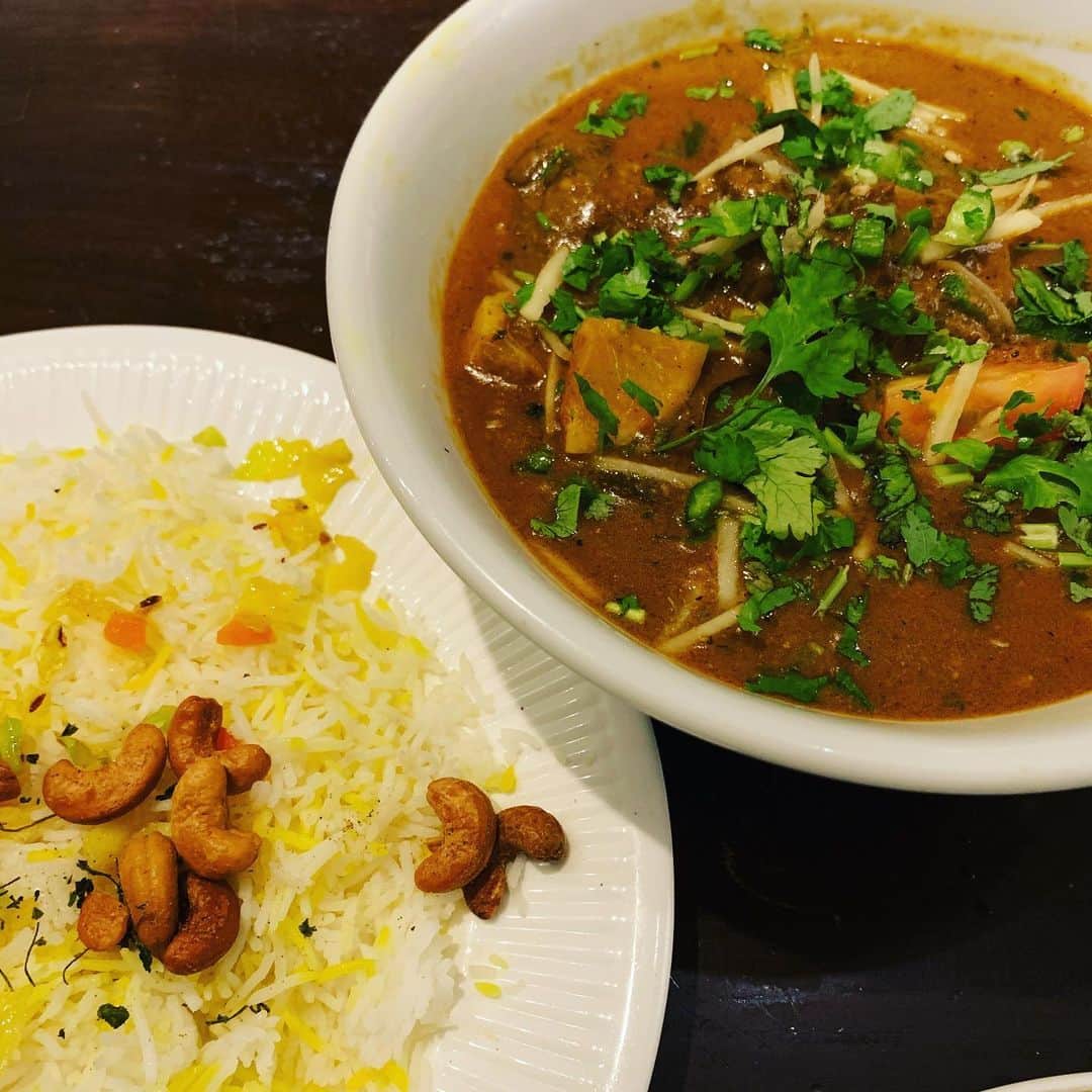 黒沢薫さんのインスタグラム写真 - (黒沢薫Instagram)「ニハリが美味しい季節になりました。今日はライスで、いただきます。 #dinner #nihari #curry #pakistan #yummy #spicy #power #music #soul #rb #singer #lovelife #instafood #ハードコアカレーシンガー #カレーはいいなあ」12月5日 20時59分 - kaorukurosawa_lovelife
