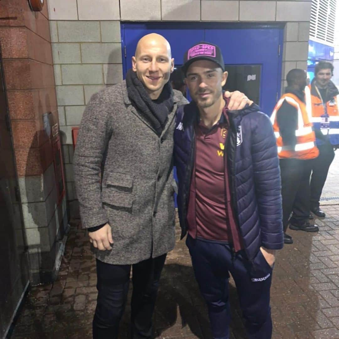 ブラッド・グザンさんのインスタグラム写真 - (ブラッド・グザンInstagram)「Great to see my old club @avfcofficial last night and some familiar faces! #UTV」12月5日 20時55分 - bguzan