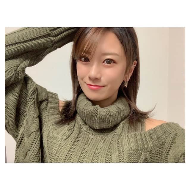 福本愛菜さんのインスタグラム写真 - (福本愛菜Instagram)「この服お気に入り❤️ . 寒がりのくせに肩開いてるトップス好きやねんな🤪💕 . #MURUA #肩開きニット #私服」12月5日 20時56分 - aina_fukumoto