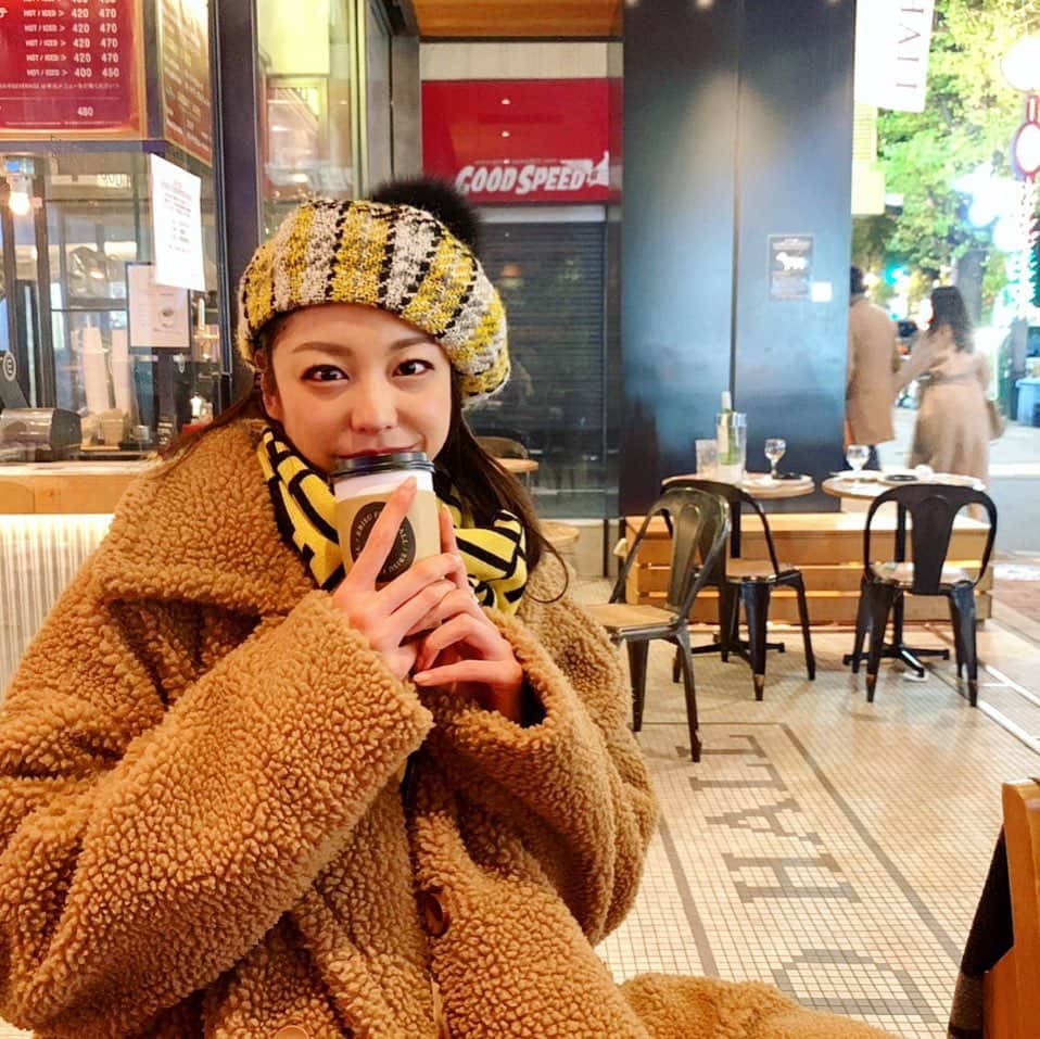 池田ゆりのインスタグラム：「寒くなったから @junkymood のもこもこコート❤️﻿ ﻿ ﻿ #fasion #todayscode #fendi #winterfasion #junkymood #fitness #protein #beauty #bodymake #instagood #todaystraining #gym #style #tokyo #도쿄 #피트니스 #이케다유리﻿」