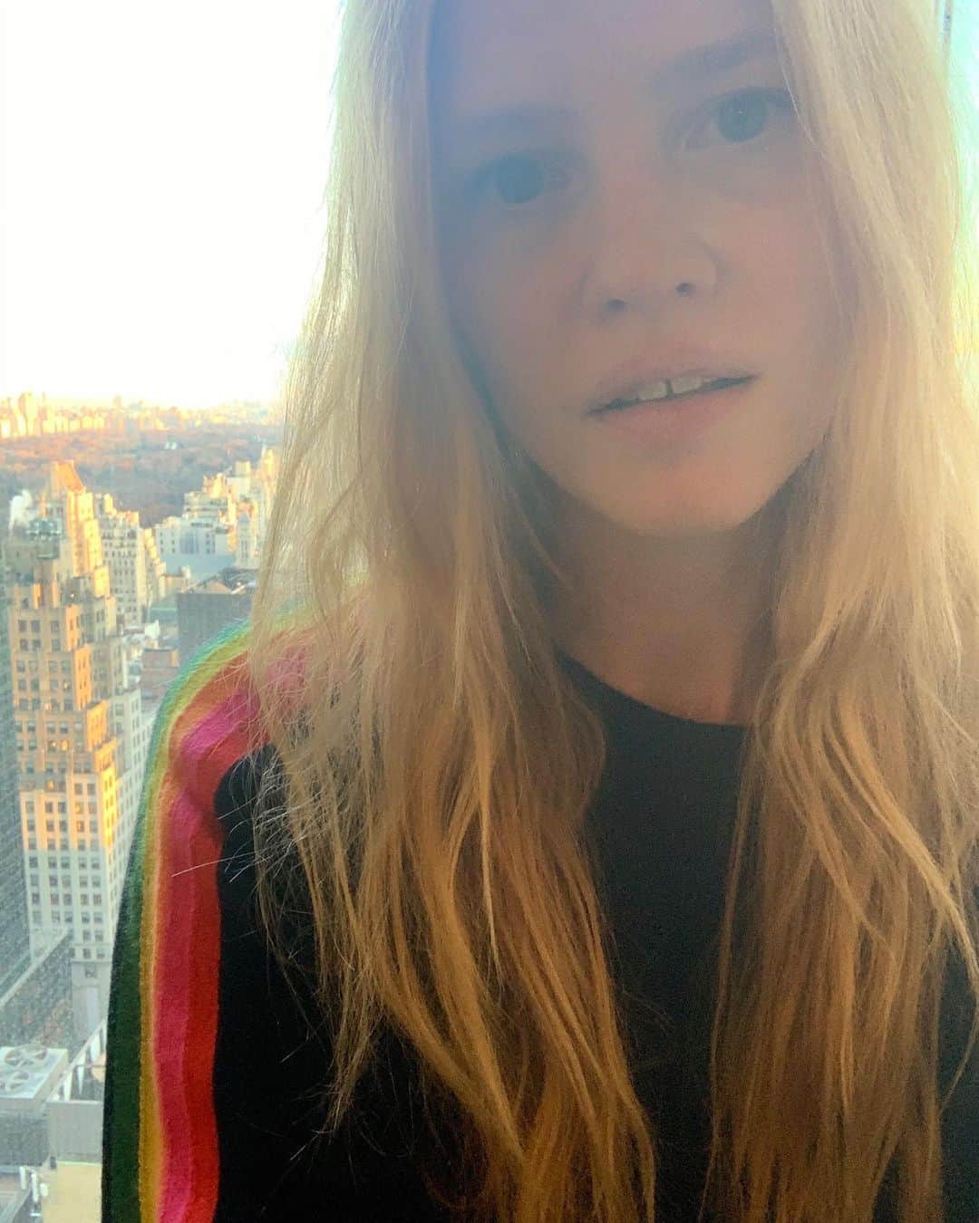 ララ・ストーンのインスタグラム：「Good morning New York ❤️」