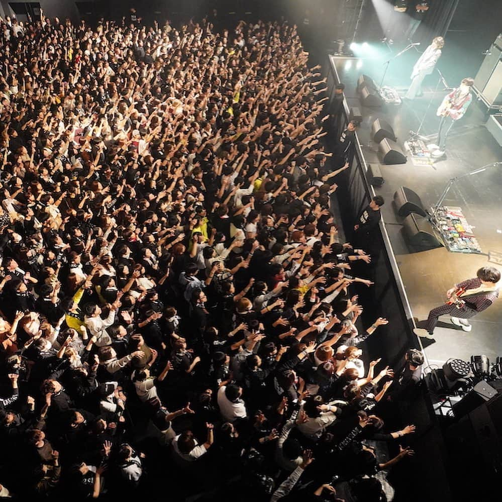 [ALEXANDROS]さんのインスタグラム写真 - ([ALEXANDROS]Instagram)「VIPツアー九州 〜九周年だから九州ツアー〜﻿ Zepp Fukuoka、ありがとうございました！﻿ ﻿ 約1年ぶりのZepp、福岡の皆さん素晴らしい盛り上がりでした！﻿ また明日〜。﻿ ﻿ にーやん﻿ ﻿ ﻿ #alexandros﻿ #vipツアー﻿ #九州﻿ #9thanniv」12月5日 21時53分 - alexandros_official_insta