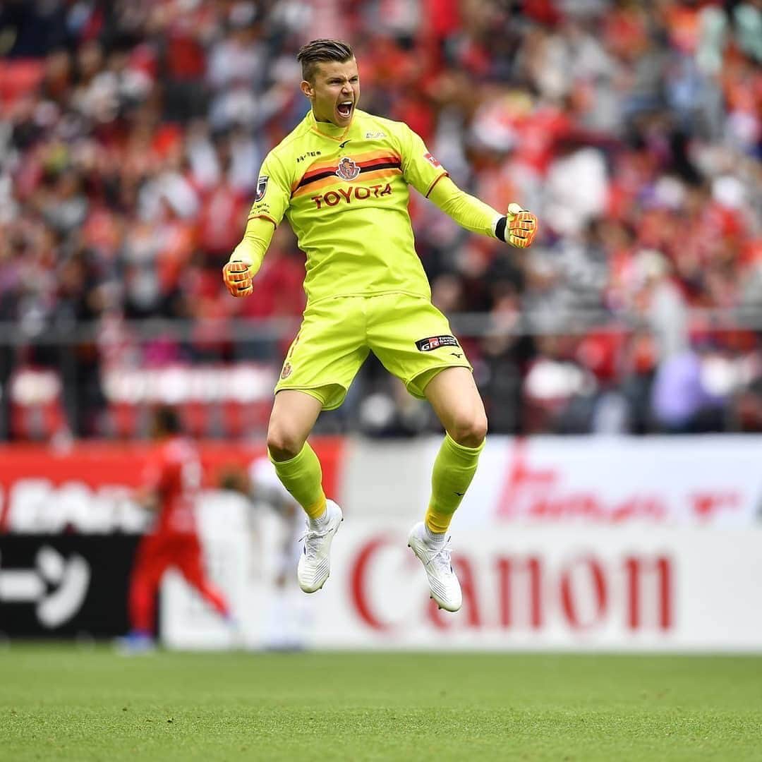 ミチェル・ランゲラクのインスタグラム：「Jumping into the last game of the season!」