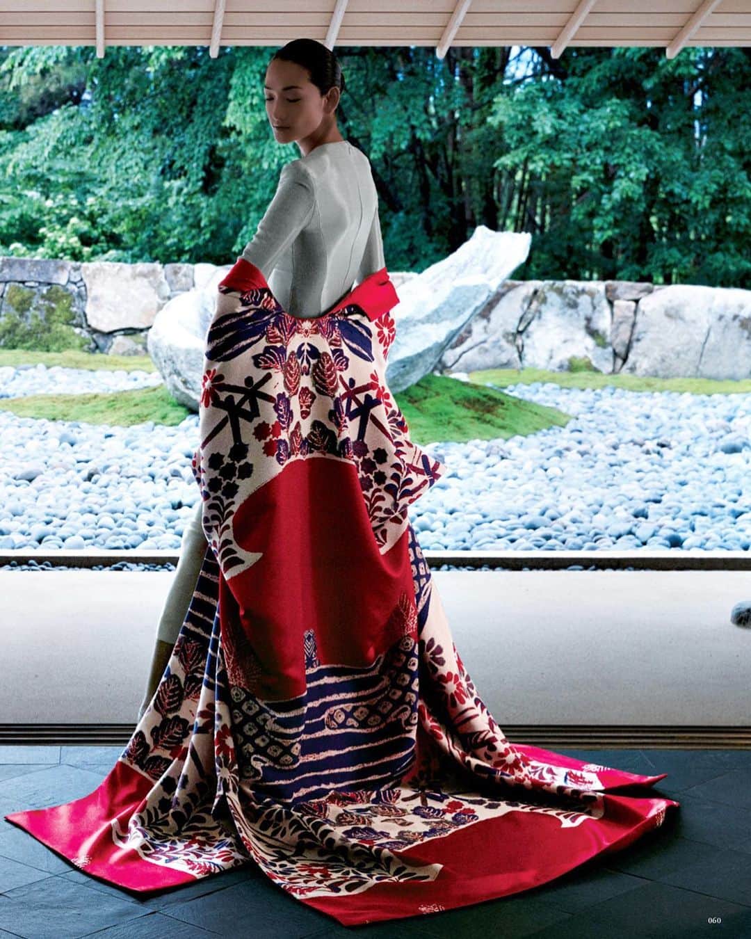 のインスタグラム：「@armani for Richesse❤︎ #aitominaga #冨永愛」
