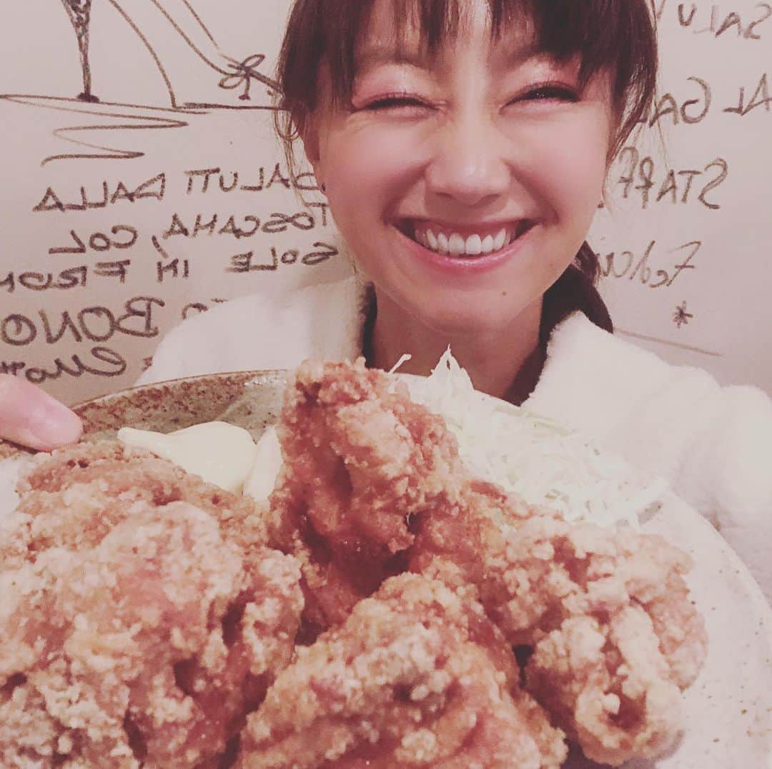 福島和可菜さんのインスタグラム写真 - (福島和可菜Instagram)「12月1日から始まりました、 ✨オンラインサロン✨  福島和可菜・舞 🏃‍♂️🍺RUN＆BEER🍺🏃‍♂️ 走って、飲んで、食べよう会 目指せ サブ4！サブ3！  定員80名様の満員御礼をいただいたのですが、 申し込みの時に、上手くお申し込み出来なかった方がいらっしゃった様で、さらに人数を増やさせていただく事になりました‼️‼️‼️‼️‼️ 🍺最終定員100名様です🏃‍♂️ 本当に本当にありがとうございます😭  すでにスタートしていますが、楽しいサロンになっております🥰☀️☀️☀️感謝MAX☀️☀️☀️ 入りたいと思って下さっていた方がいらっしゃいましたら、まだ大丈夫ですので、お待ちしております☺️ 写真は、からあげ🤤（笑）  #福島姉妹 #オンラインサロン #満員御礼 #本当に #ありがとうございます #最終 #100 #名様 #人生 #enjoy #楽しむ #天才 #サロン #限定 #サブスリー #サブフォー #目指せ #RUN #BEER #love #running #サブスリー姉妹 #with #舞ちゃん #happy #充実 #sister #🏃 #🍺 #❤ ✨オンラインサロン✨ インスタプロフィールから🥰」12月5日 22時13分 - fukushimawakana