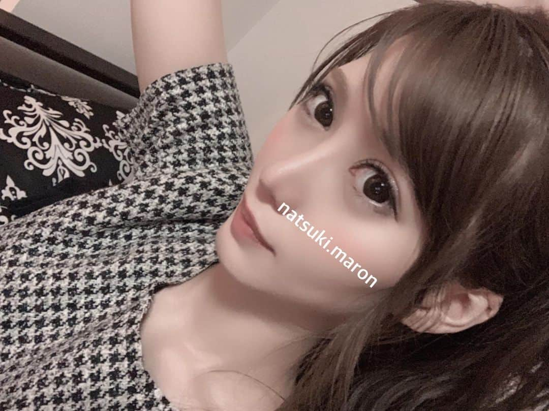 夏希まろんさんのインスタグラム写真 - (夏希まろんInstagram)「. 自撮り🐰🧡 . DMは個々には基本的には お返しできませんが ちゃんと見てますし、 うれしいです❤️ . ありがとうございます🧸 . 「ならぬ堪忍するが堪忍」 . これは 私が悩んだ時や 理不尽な事を人からされた時に、 . 我慢するときに 自分に言い聞かせている ことわざです。 . 我慢できる事を 我慢する事は誰にでもできるけど、 本当に我慢できないことを 我慢する事こそが 本当の忍耐という意味です🍓 . . #自撮り #セルフィー #愚痴 は #書かない #服装 が #夏 #季節感 #皆無 #夏に撮った写真 #ならぬ堪忍するが堪忍  #にんにん #ことわざ #意外 と #詳しい です♥️ #ポジティブ #好きなもの #大事なものだけあればいい」12月5日 22時21分 - natsuyo_elu