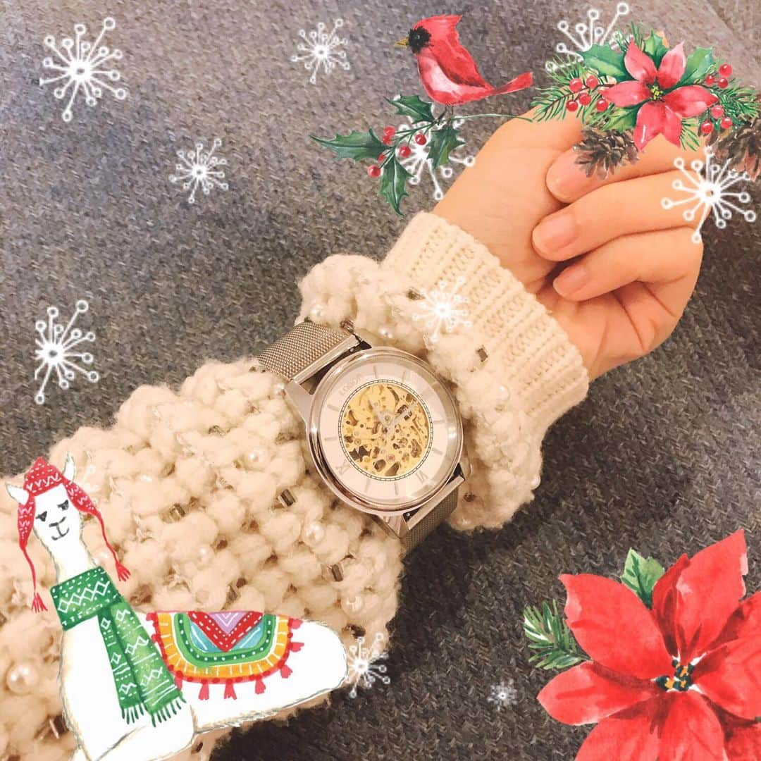 逢月あかりさんのインスタグラム写真 - (逢月あかりInstagram)「街中にクリスマスツリーが沢山🎄✨ 可愛くてつい撮ってしまいます🎅 . . loberの腕時計✨ 中が動いてるのも見えてかっこいい✨ . . 10%offクーポン:akari1010 #lober#watch#腕時計#時計#ロバー#fashion #秋#pr#クリスマス#クリスマスプレゼント @loborjapan」12月5日 22時39分 - akari.ouzuki