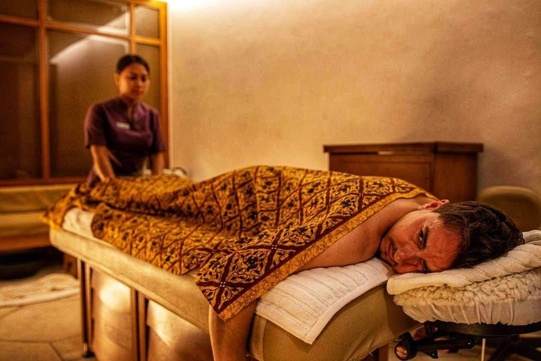 ホルヘ・ロレンソさんのインスタグラム写真 - (ホルヘ・ロレンソInstagram)「The balinese massage, one of the best remedies to relax mind and body. Who would want to be in my place right now? 💆‍♂️🤤 #thesakalaresortbali #balinesemassage #indonesia #spa」12月5日 22時56分 - jorgelorenzo99