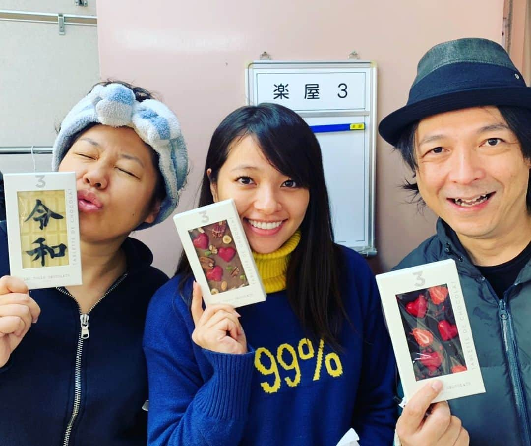 青木さやかさんのインスタグラム写真 - (青木さやかInstagram)「福岡の思い出。友達に会えて。河原さんの舞台の千秋楽。チョコレートショップさんの令和チョコ。非日常の舞台と毎日。またね。 #福岡 #ゴリけん #矢野ぺぺ  #チョコレートショップ さん #あやめちゃん #河原雅彦 演出 #duvetica」12月5日 22時58分 - sayaka___aoki