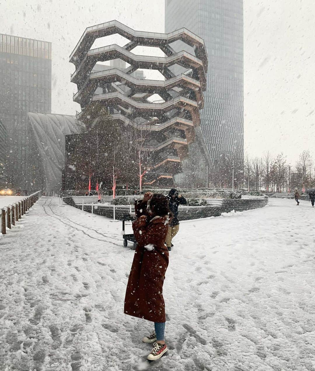 薮下柊さんのインスタグラム写真 - (薮下柊Instagram)「Snowing 🌨 : #newyork  #nyc #hudsonyards  #thevessel」12月5日 23時18分 - __yabushita_shu__