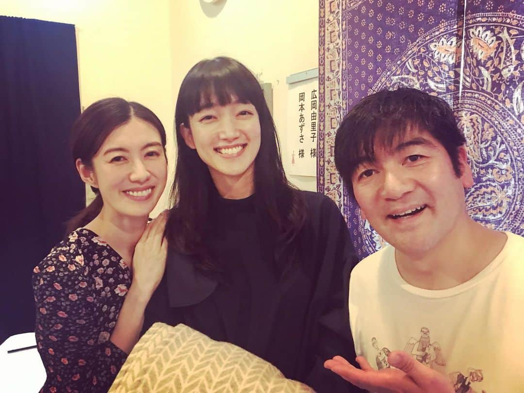 入山法子さんのインスタグラム写真 - (入山法子Instagram)「舞台『鎌塚氏、舞い散る』観劇させていただきました！ 大好き〜りえさ〜〜んと、癒しのたまちゃ〜んと🙋‍♀️✨ 胸が、胸が、キュッと締め付けられてもういっぱい。素敵な時間をありがとうございました…❄️ . #鎌塚氏舞い散る  #ともさかりえ さん #玉置孝匡 さん . 🌸💓🌸💓🌸💓🌸💓」12月5日 23時15分 - iriyamanoriko_official