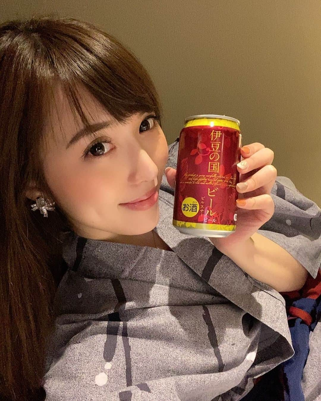 岡英里さんのインスタグラム写真 - (岡英里Instagram)「これ美味しかった❤️ . . 温泉入ったからか1本でぺろんぺろんだったよ🤣 . . #修善寺温泉 #女一人旅 #ひとり酒 #晩酌　#伊豆 #伊豆の国ビール #ピルスナー #ピルスナービール #ビール #缶ビール #酔う でも #美味しかった #ご当地ビール #🍺 #浴衣 #温泉 #♨️ #selfie #japapnese #beer」12月5日 23時41分 - okaeri0424