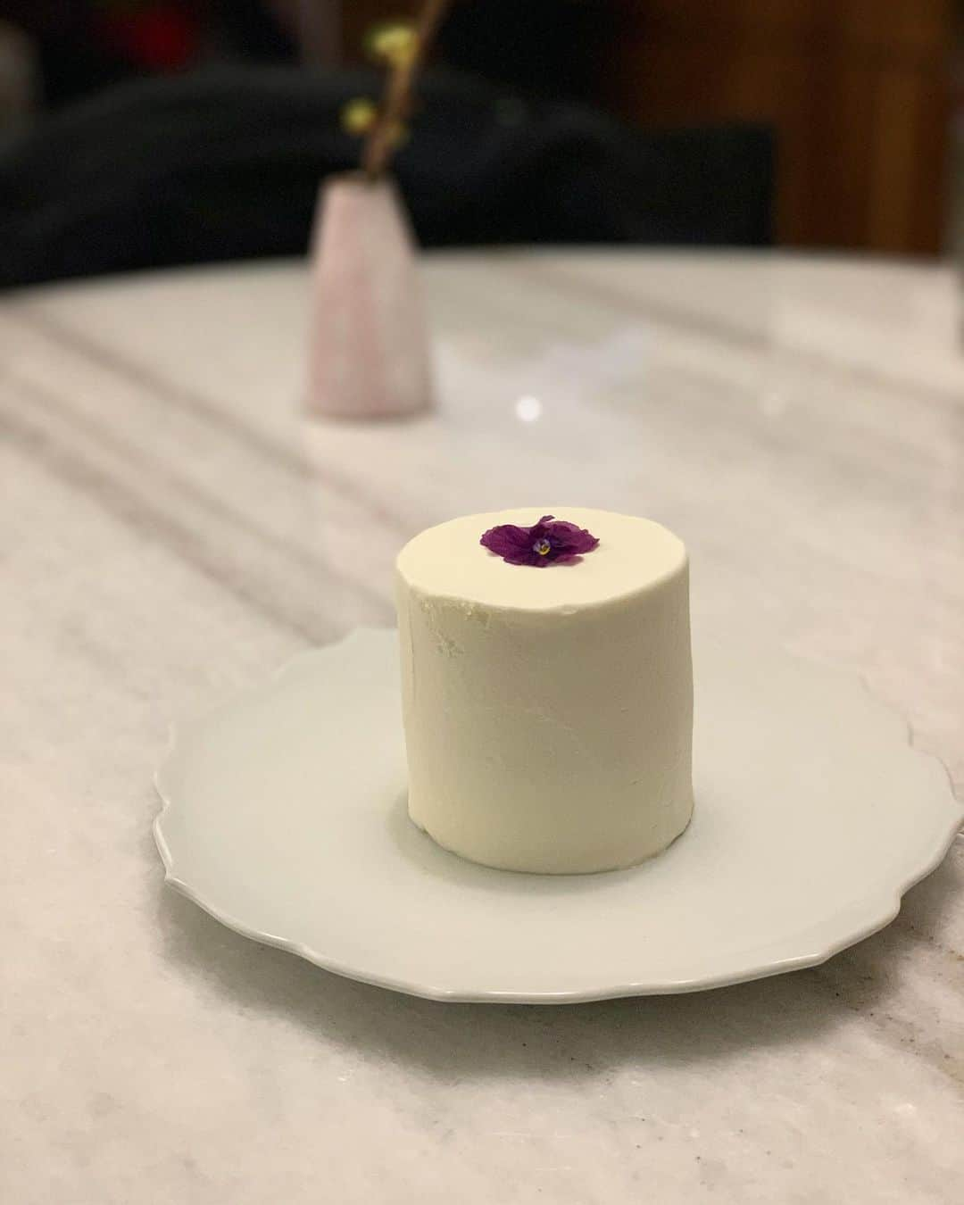 DOMINIQUE ANSEL BAKERYさんのインスタグラム写真 - (DOMINIQUE ANSEL BAKERYInstagram)「Simple strawberry cake with fresh cream.」12月5日 23時41分 - dominiqueansel