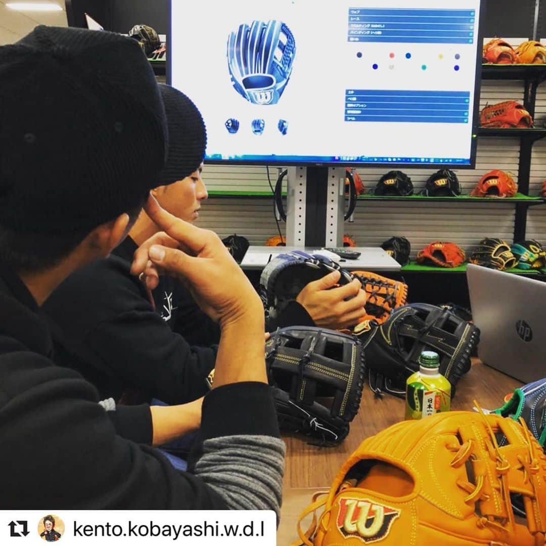 松原聖弥のインスタグラム：「#Repost @kento.kobayashi.w.d.l with @make_repost ・・・ ::✨ :: :: Wilson :: :: カスタムオーダー ::シミュレーション中🤳:: :: :: :: #ウイルソン #ウィルソン  #wilsonbaseball  #ルイスビルスラッガー #ディマリニ #evoshield  #DUAL #wilson #demarini  #louisvilleslugger  #wilsona2000 #A2000 #A2k #高校野球#プロ野球 #社会人野球  #女子野球 #草野球 #野球好きな人と繋がりたい  #甲子園 #NPB #MLB  #オーダーグローブ #オーダーグラブ #ソフトボール  #baseball #softball  #likeforlikes #glove :」