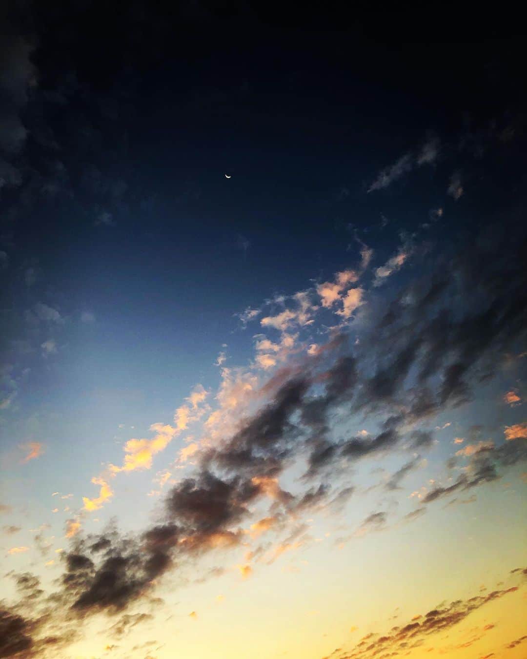 G-DRAGONのインスタグラム：「☁️」