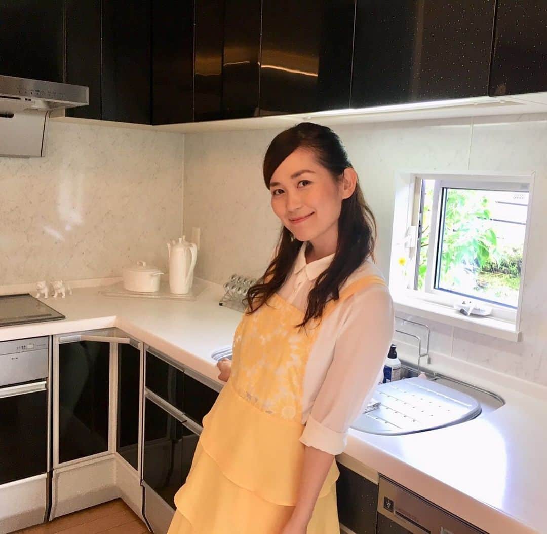 ティーナ・カリーナのインスタグラム：「💡東北電気保安協会💡 PR動画に、主婦役で出演させていただきました😊 「輝く！昭和歌謡祭」にも出演のエムサイズ佐久間君が歌っています🎤  一度聞いたら忘れられない名曲‼️ PR動画を見ると東北電気保安協会さんのお仕事がバッチリ分かります👍 たこ足配線はあかんよ〜🐙 ぜひご覧ください✨ 「東北電気保安協会」で検索してね💡  #関西人は関西電気保安協会が普通に言えない #関西人あるある #PR動画をみると東北電気保安協会も普通に言えなくなる #名曲 #東北電気保安協会」