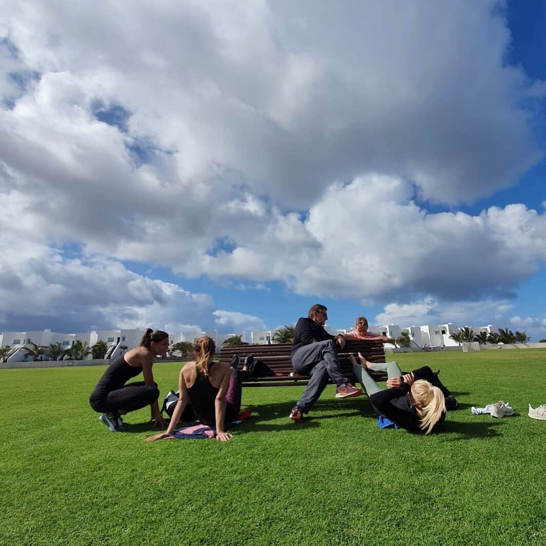 ナディネ・ゴンスカのインスタグラム：「Eine Woche Trainingslager auf Lanzarote verging wie im Flug. Morgen geht’s zurück nach Deutschland. Aber nicht mehr lange, dann wartet schon die nächste Insel auf uns :)! #rüdisgirls #teampuma #lanzarote #trainingcamp #season2020 #400m #mtgmannheim」