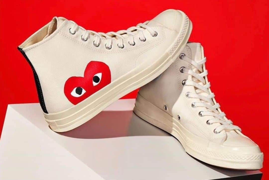 converseさんのインスタグラム写真 - (converseInstagram)「The quirky heart-and-eyes logo on the premium Chuck 70 is restocked for the holidays. #ConverseXCommdegarcons #12DaysofChristmas⁠」12月6日 0時00分 - converse