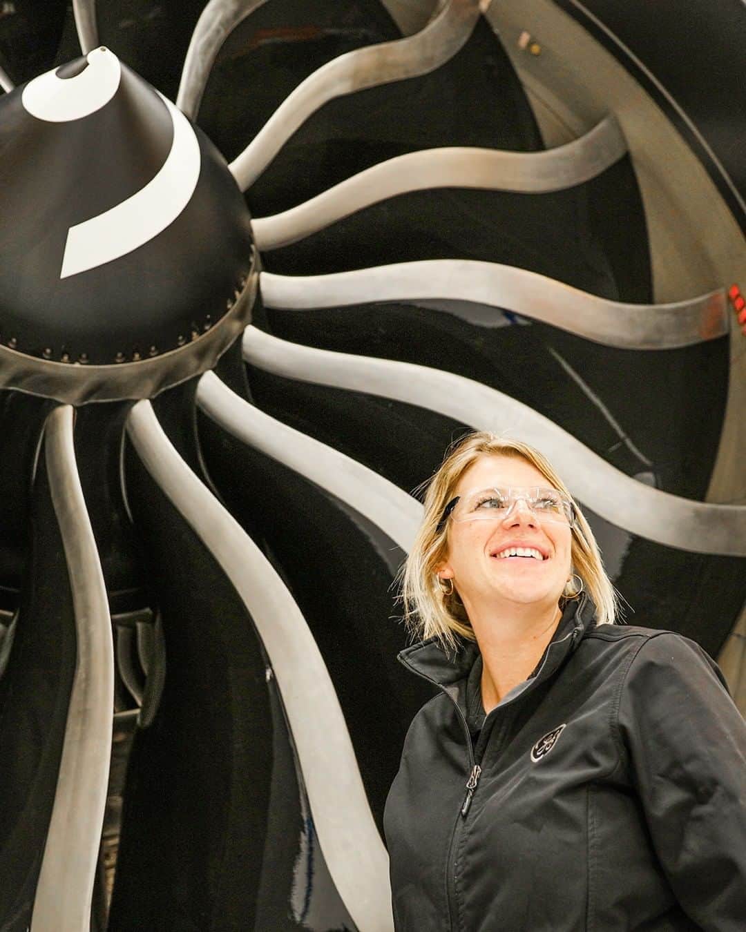 GeneralElectricさんのインスタグラム写真 - (GeneralElectricInstagram)「Hi! I'm Kelly Dunham, lead test engineer for @geaviation. Today, I'm taking over GE’s Instagram to give you a behind the scenes look at how we test our jet engines for the first time after they're assembled. Follow along for a special look at how we push the #GE9X, the largest and most powerful commercial jet engine in the world, to its limits here at the Peebles Test Stand in OH. #aviation #avgeek #engineer #jetengines #testing」12月6日 0時00分 - generalelectric