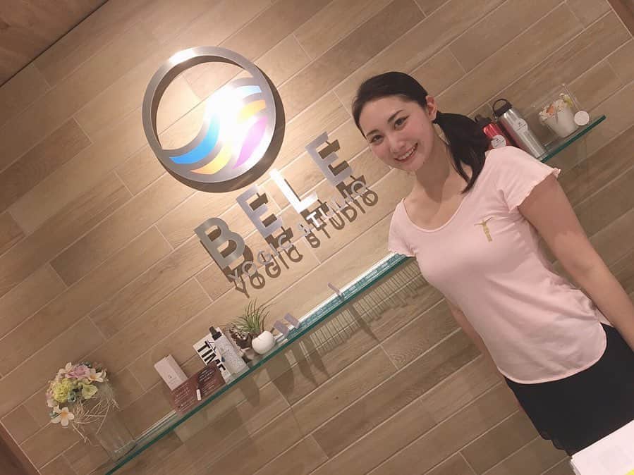 aya onoのインスタグラム：「BELE YOGIC STUDIO @beleyogic  特別レッスンとして　#バレディス　をさせていただきました💓 17人満員で『いつものヨガとは違った感じで良かったです』とのお声も頂きました！  バレティスは姿勢改善や日頃の身体のお悩み、体幹を鍛えるのにとっても効果的なので、もっともっとたくさんの方に知っていただけるといいなと思っています！  BELEでの単発レッスン、次回は1/11です！ BELEには通い放題を始めいろんなコースがあり、好きなレッスンに入れるのでオススメですよ💓 しかも名駅という立地が本当に最高✨ タグ付けしてあるので気になる方チェックしてみてください！  #バレティストレーナー #ミスジャパン岐阜 #バレティス #balletes #大野彩 #バレティストレーナー大野彩 #ヒロクロンドールバレエ #美と健康 #姿勢改善 #八尾 #八尾バレエ　#バレエ」