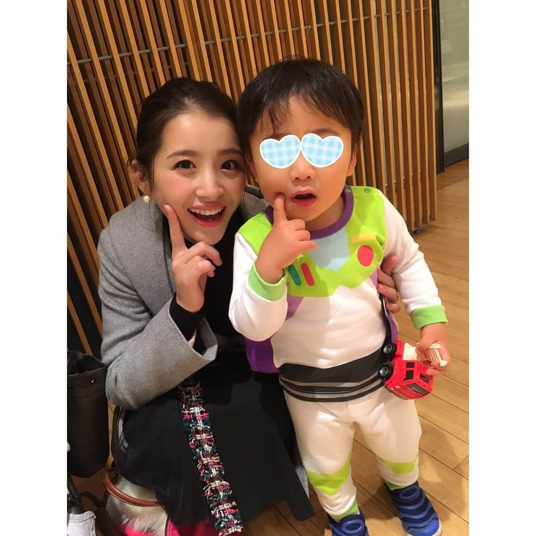 美夢ひまりさんのインスタグラム写真 - (美夢ひまりInstagram)「お仕事のあと子どもたちと合流✨ 長男はもうデレデレ…😂 (あーちゃんに会うからバズじゃなきゃ嫌だと…彼の一番のお気に入り服で登場🙄) ・ 「小さい子大好きなんですーっっ✨」と言って、すごく優しく接してくれて嬉しかったな…❤️ ・ #綺咲愛里 ちゃん#かわい子ちゃん#長男デレデレ#双子もニコニコ でした#楽しかった#ありがとう」12月6日 0時09分 - himari_miyume