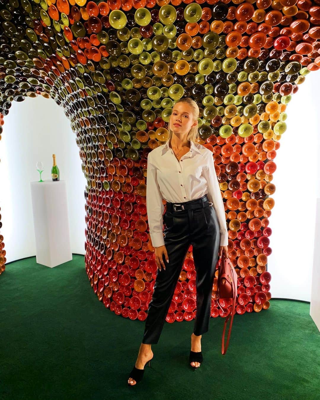 のインスタグラム：「Yesterday at Design Miami🖤」