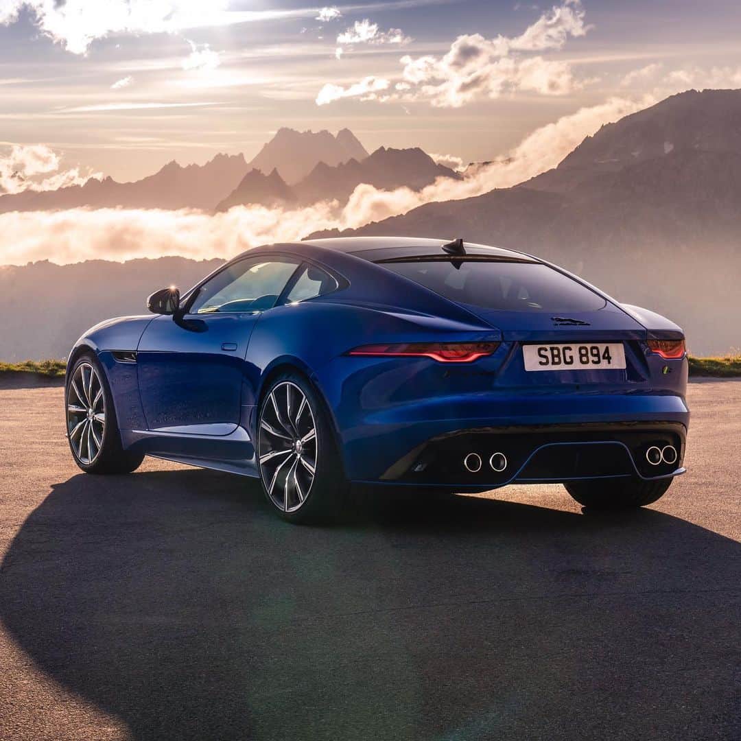Jaguarさんのインスタグラム写真 - (JaguarInstagram)「Form follows function, and one of a Jaguar’s functions is to look beautiful. Search 'New F-TYPE' to find out more about the definitive Jaguar sports car.  #Coupé #Luxury #Premium #Exclusive #Performance #Sport #SportsCar #CarsofInstagram #InstaCar」12月6日 0時17分 - jaguar