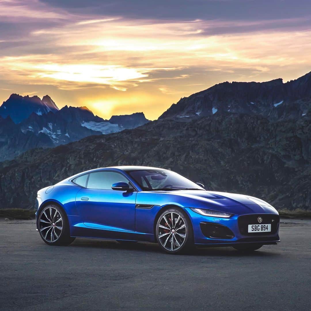 Jaguarさんのインスタグラム写真 - (JaguarInstagram)「Form follows function, and one of a Jaguar’s functions is to look beautiful. Search 'New F-TYPE' to find out more about the definitive Jaguar sports car.  #Coupé #Luxury #Premium #Exclusive #Performance #Sport #SportsCar #CarsofInstagram #InstaCar」12月6日 0時17分 - jaguar